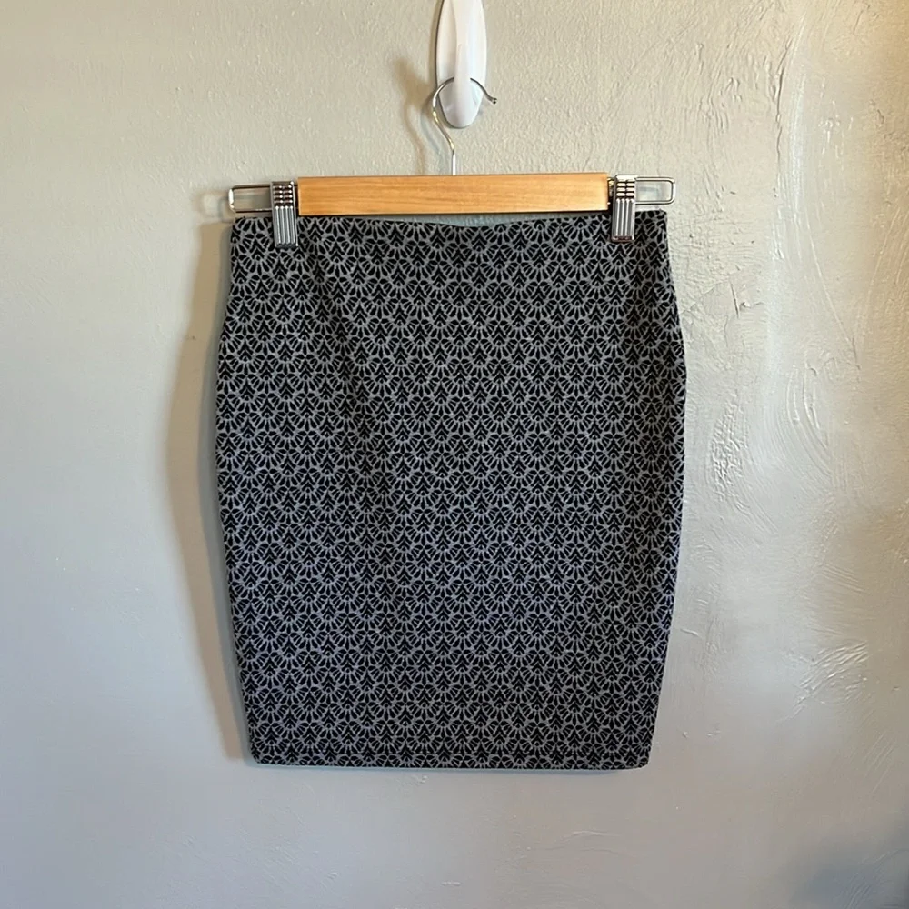LOFT pull on skirt